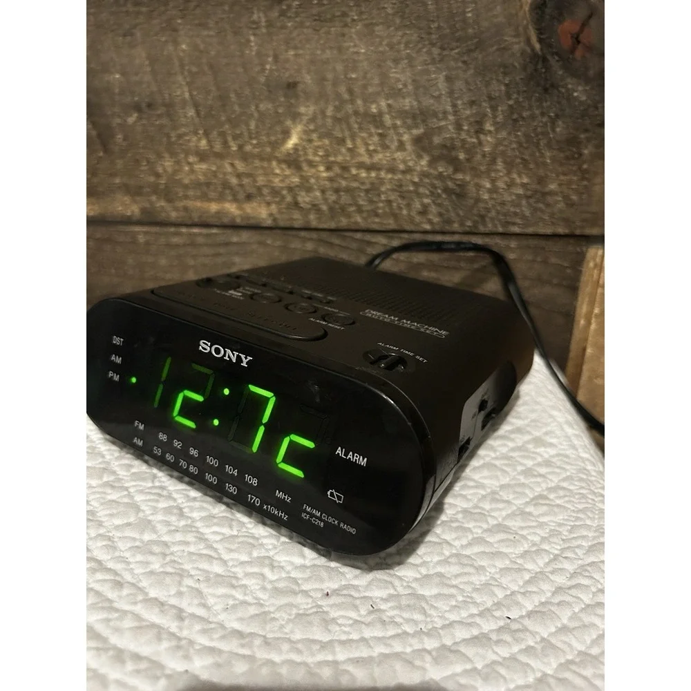 Sony ICF-C218 Dream Machine Clock Radio - Large GREEN display, AM/FM, Works